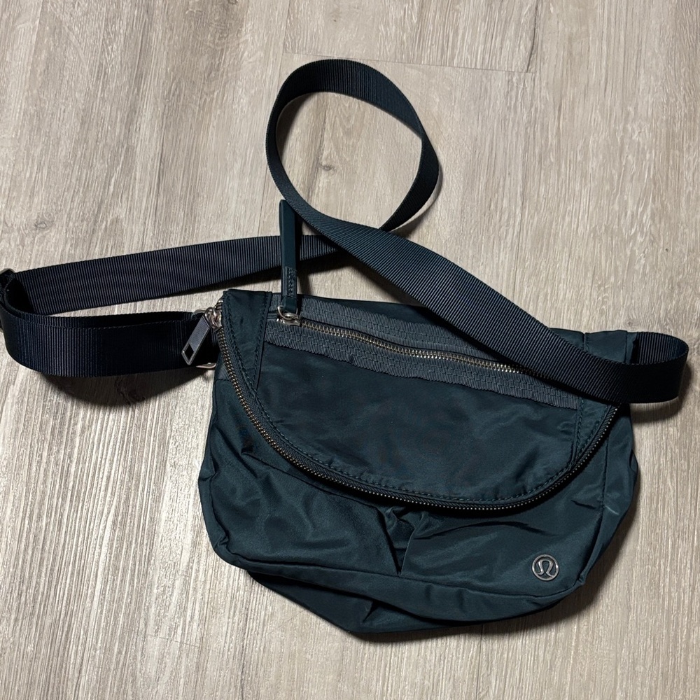 lululemon athletica Dark Green‎ Belt Bag